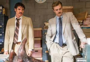 (L to R) PEDRO PASCAL and BOYD HOLBROOK star in NARCO. NARCOS S01E04 "The Palace in Flames"