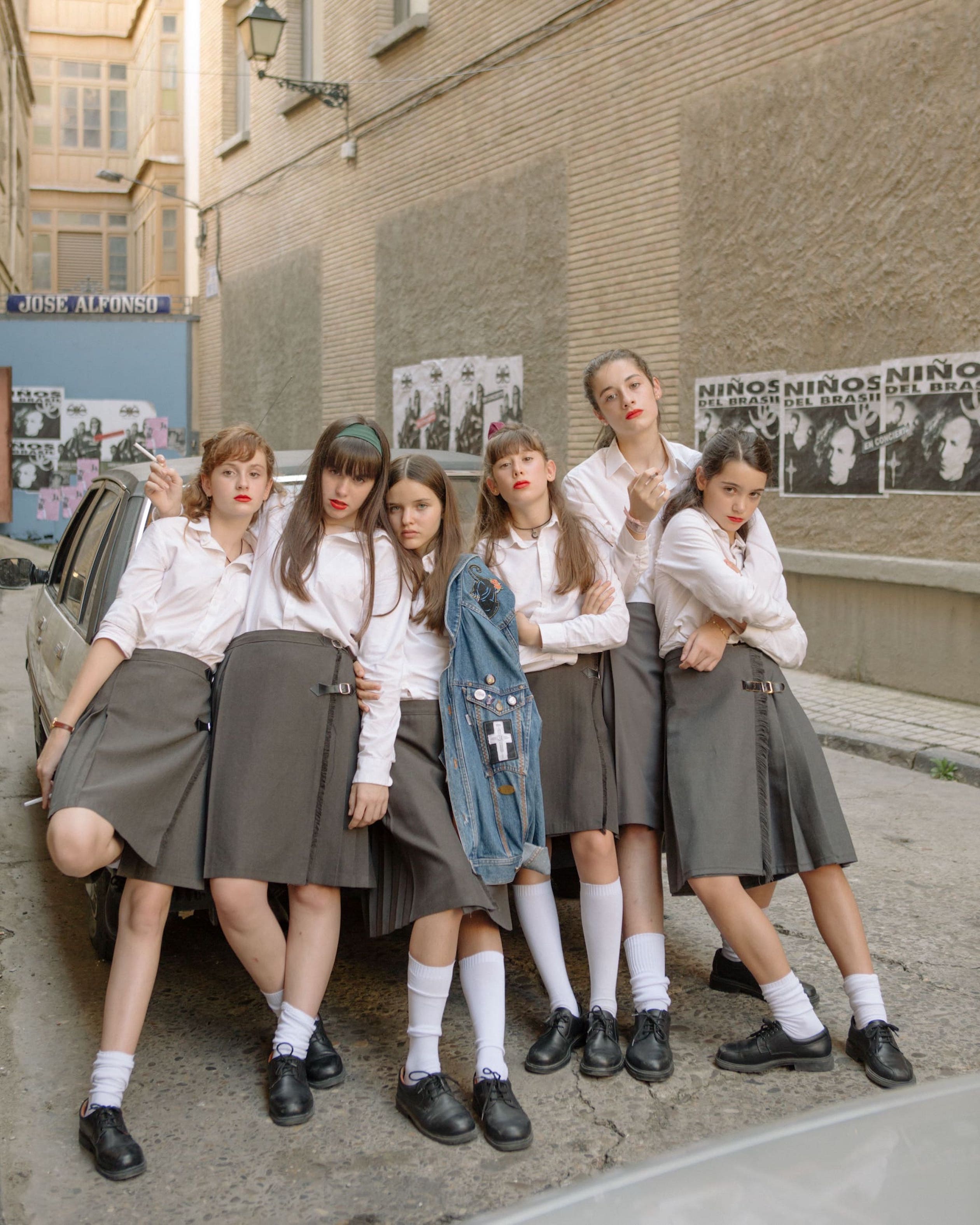 OFF_LasNiñas_TheSchoolgirls_03