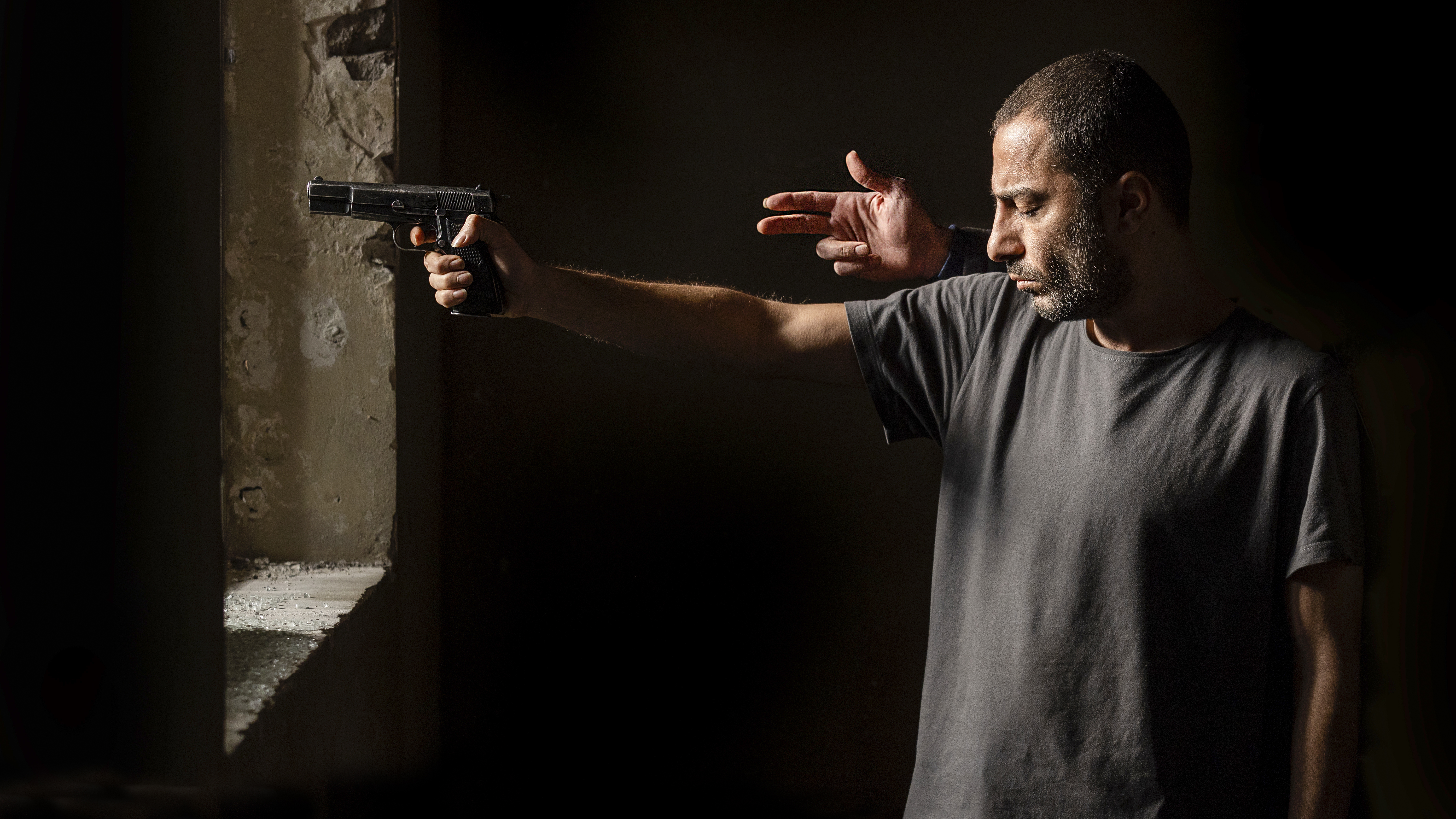 76292-SHAB__DAKHELI__DIVAR__BEYOND_THE_WALL__-_Actor_Navid_Mohammadzadeh__Credits___Ali_Jalilvand___1_ Beyond the Wall