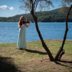 Violinista e mare (foto Michela Lotti)_8649